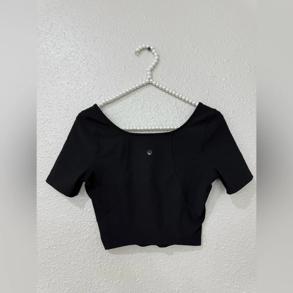 Lululemon Ribbed Contoured V-Neck Yoga Short Sleeve Size 2-4
